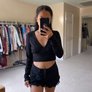 2/$20 • 0306 - WILD FABLE Junior’s Large Black Cropped Longsleeved Ribbed Top